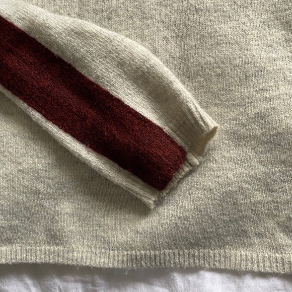 Urban Outfitters Cropped Sweater - Picture 4 of 4